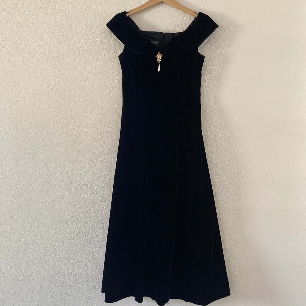Vtg Jessica McClintock Bridal Black Velvet Off-Shoulder Maxi Dress Brooch SZ 10